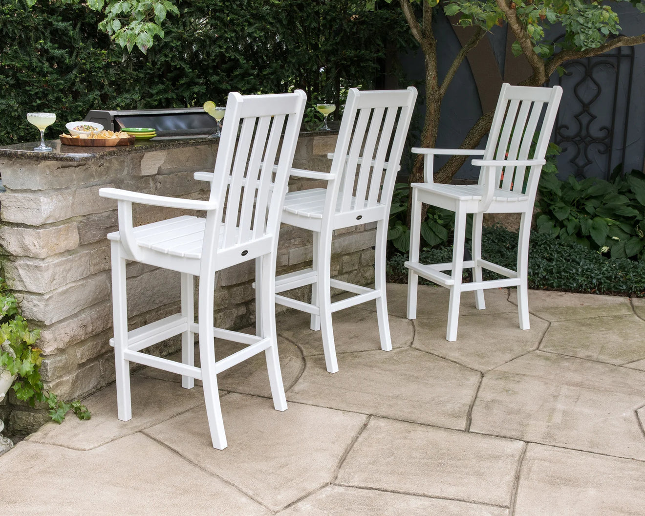 outdoor-bar-and-counter-seating ae379314